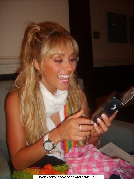 bine ati venit! *anahi in miami*